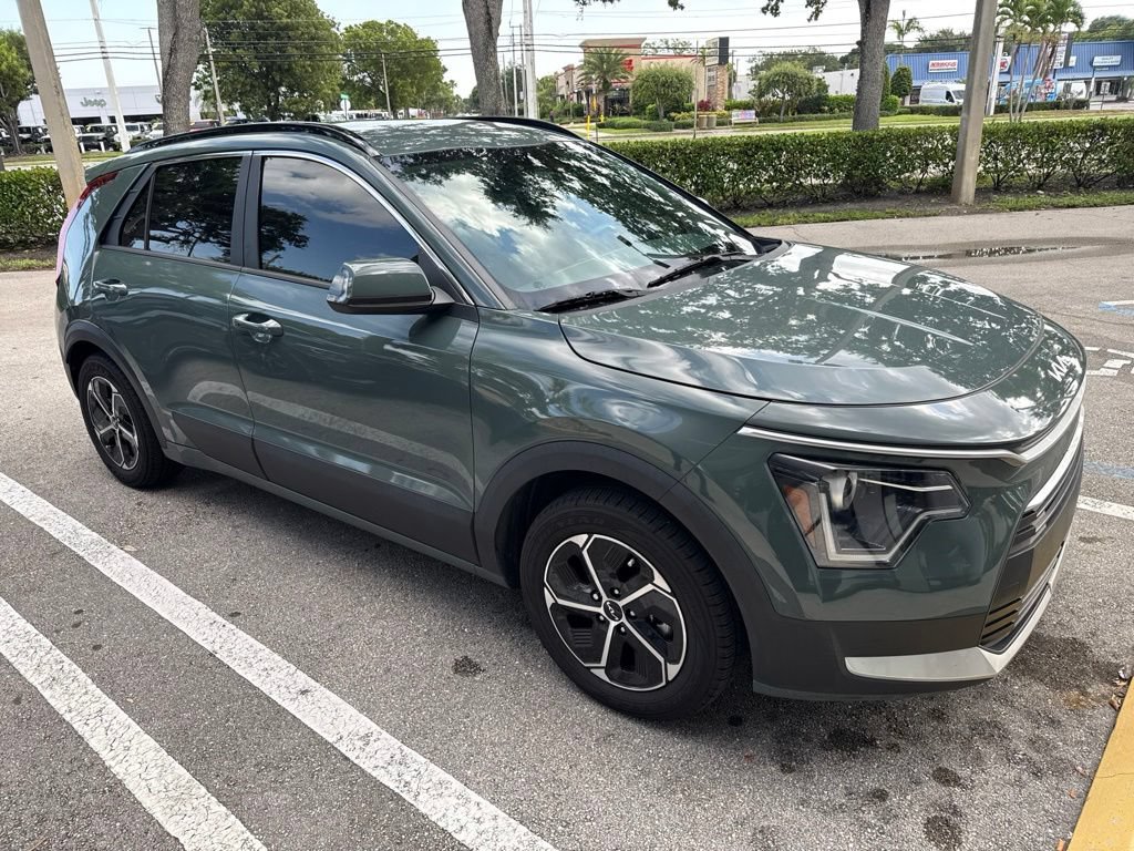Used 2024 Kia Niro EX FWD image 2