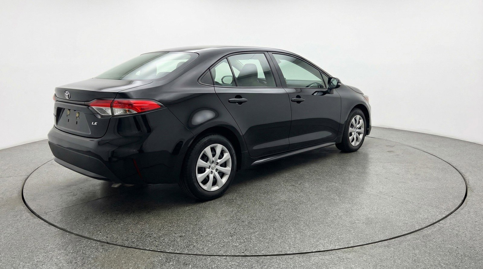 Used 2025 Toyota Corolla LE image 9