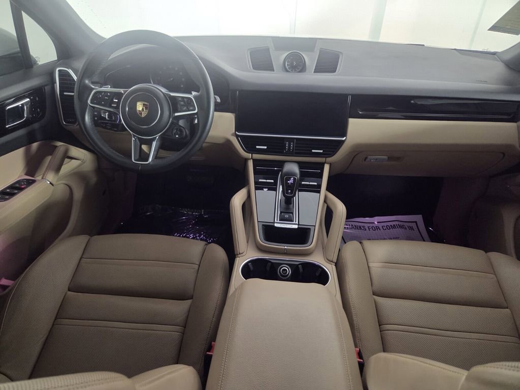 Used 2023 Porsche Cayenne Platinum Edition image 32