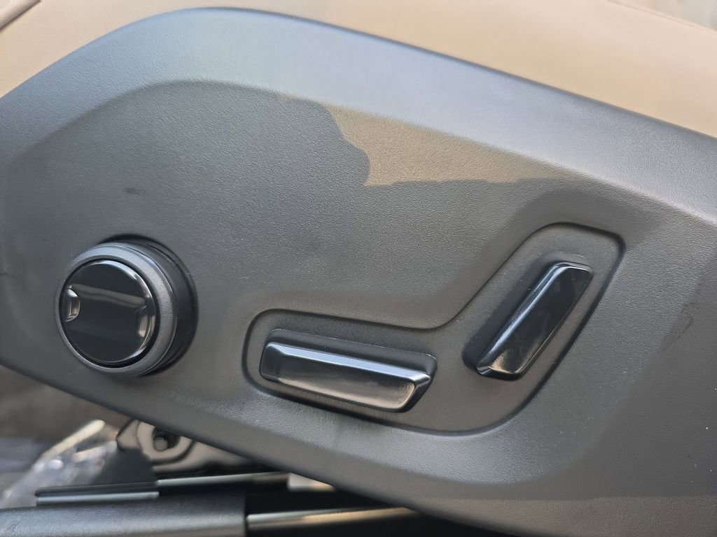 New 2026 Volvo XC90 B6 Plus w/ Protection Package Premier image 41