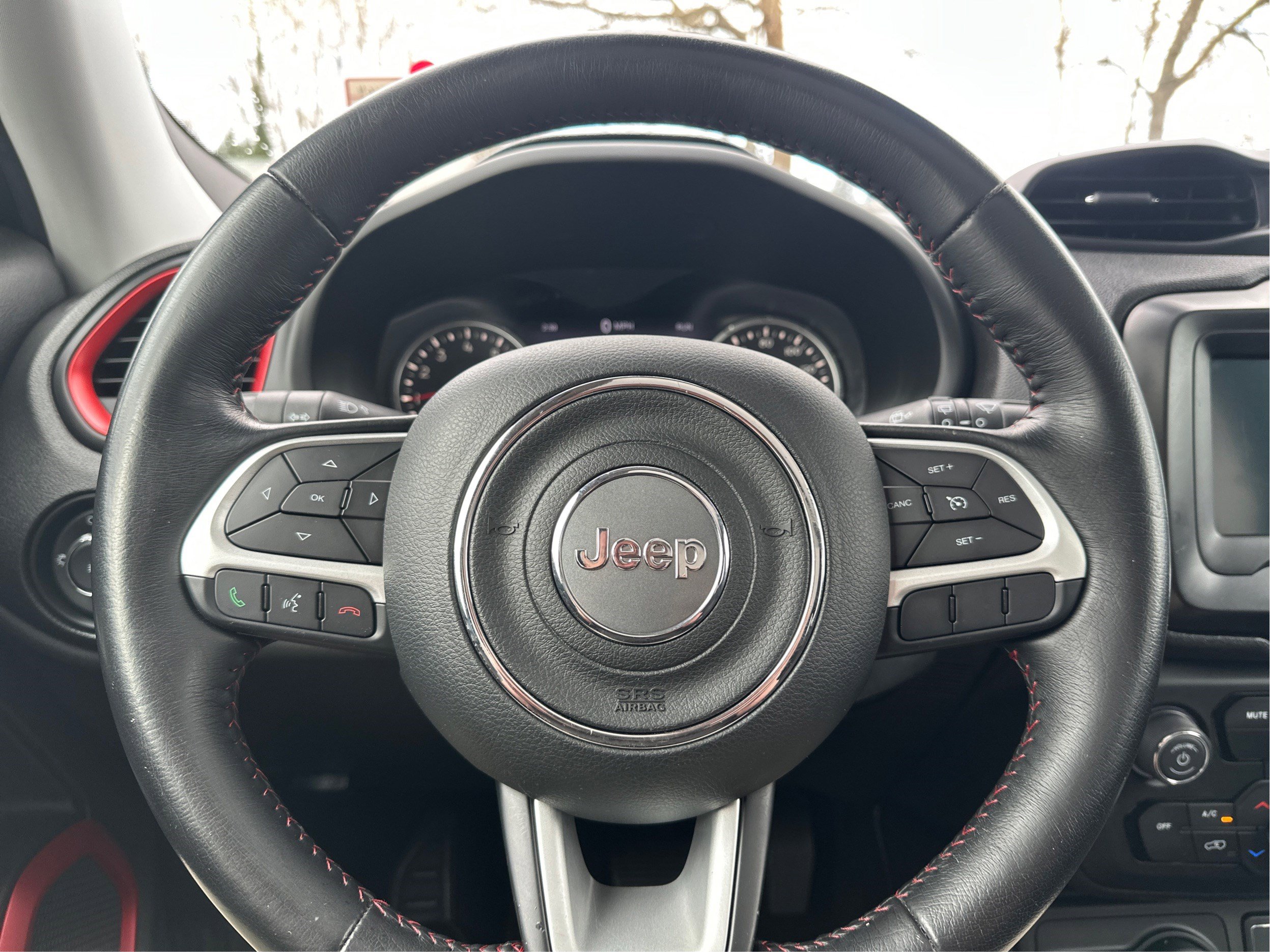 Used 2018 Jeep Renegade Trailhawk w/ Popular Equipment Group AWD/4WD image 18