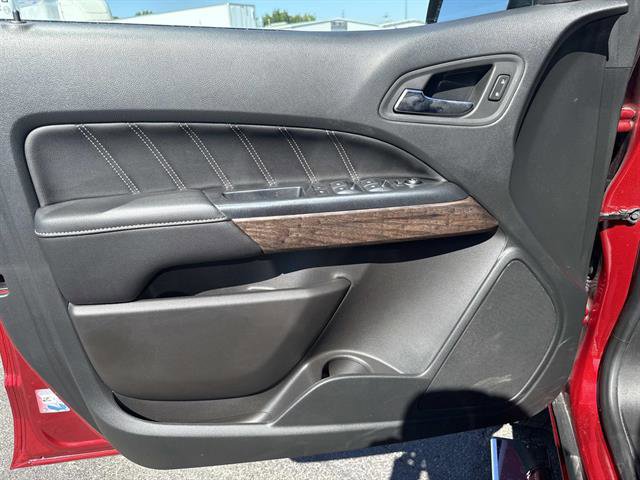 Used 2022 GMC Canyon Denali image 8