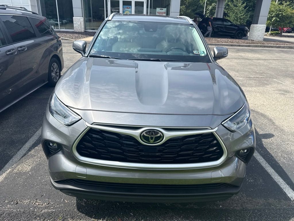 Used 2025 Toyota Highlander XLE