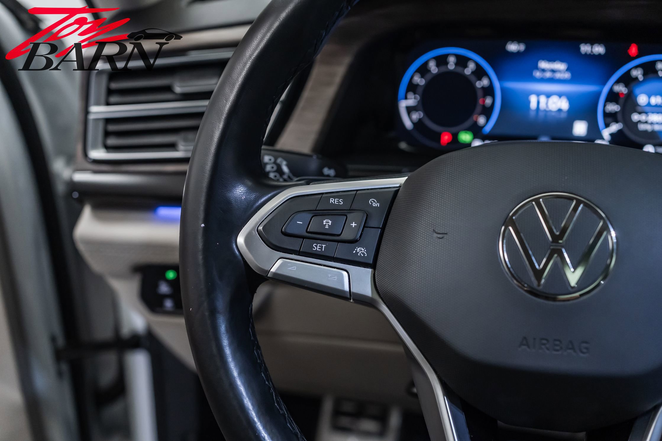 Used 2024 Volkswagen Atlas SEL Premium R-Line image 32