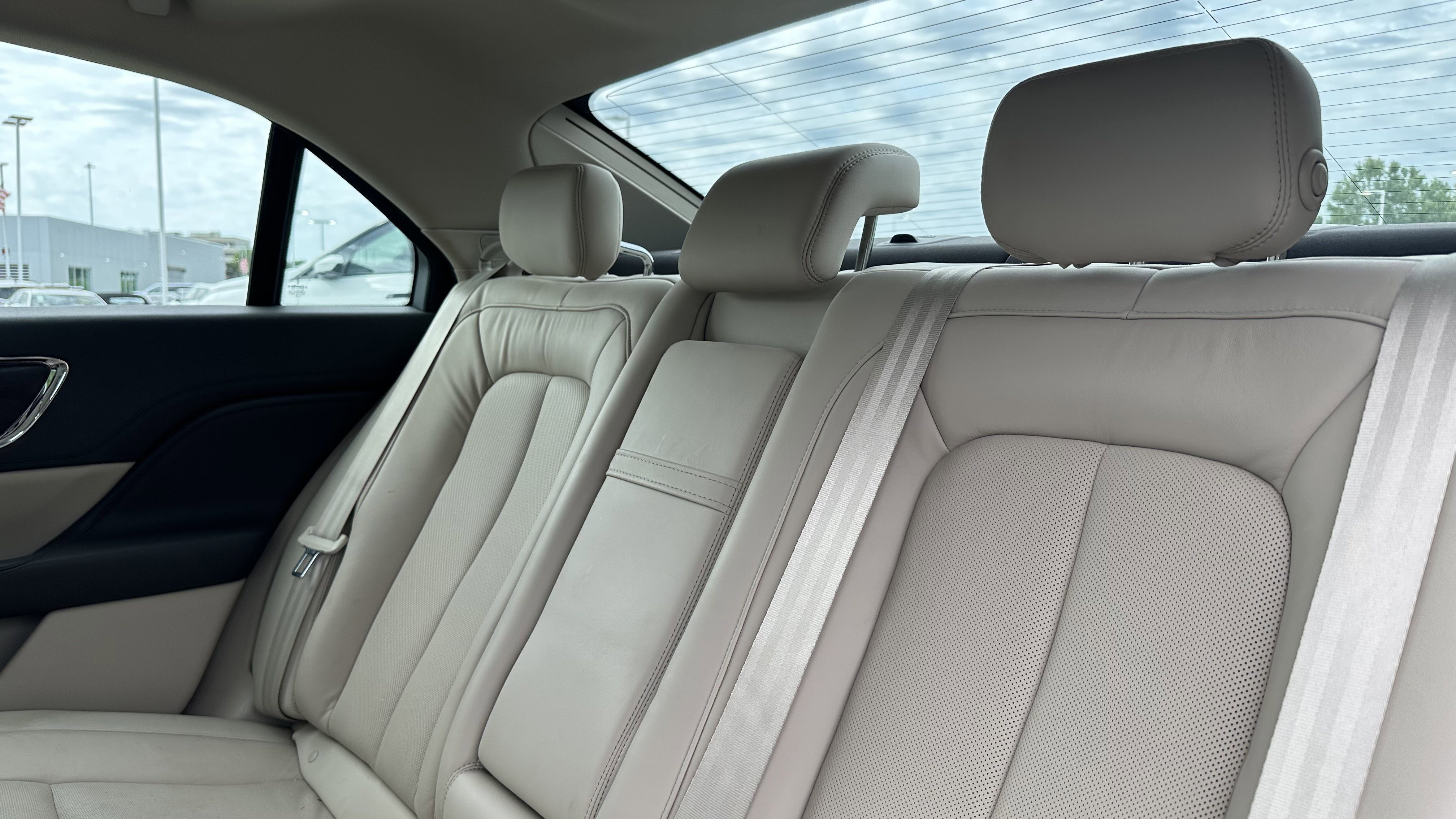 Used 2018 Lincoln Continental Reserve AWD/4WD image 32