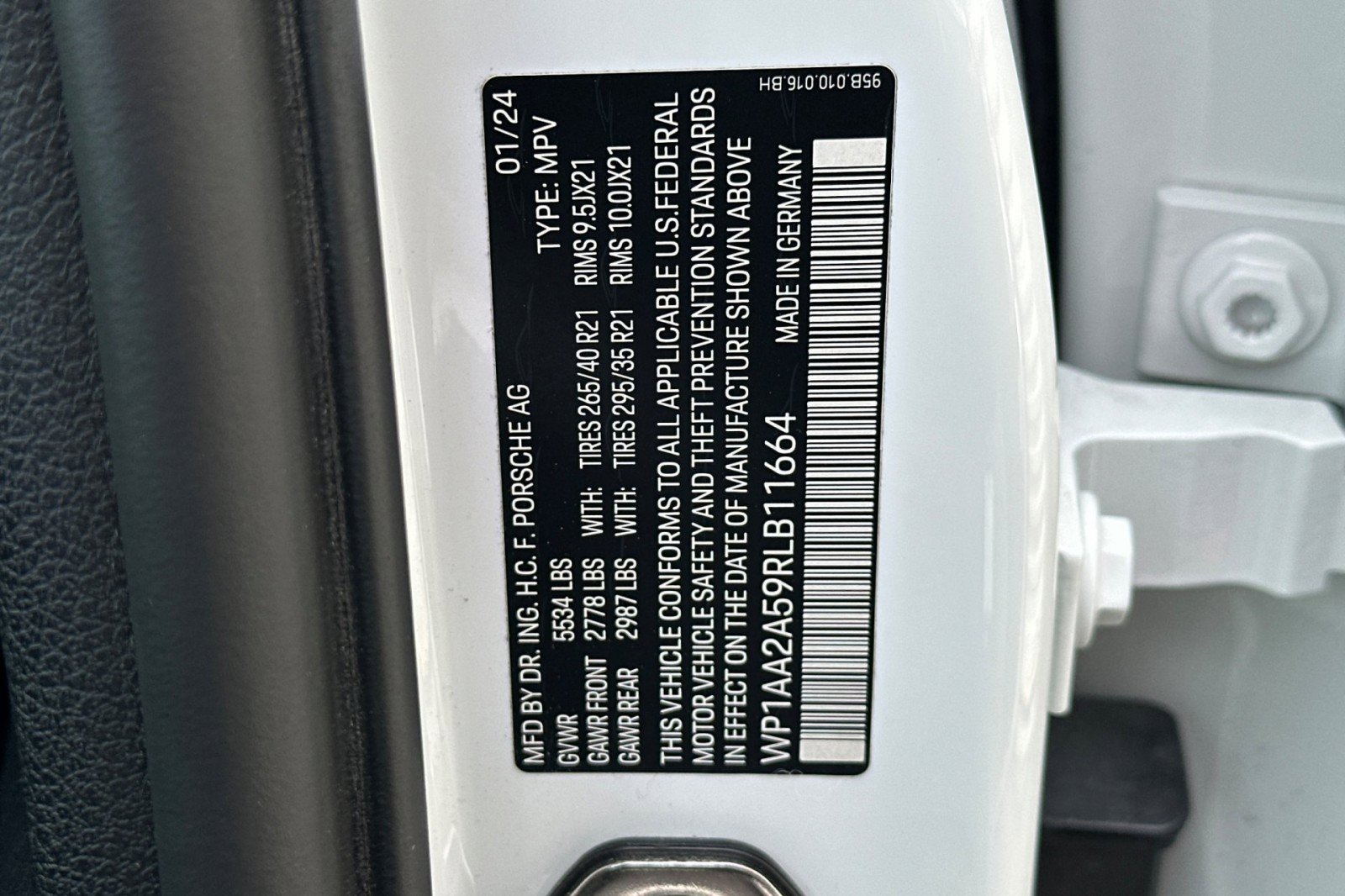 Certified 2024 Porsche Macan image 29