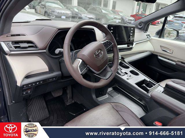 Certified 2024 Toyota Sienna Platinum image 10