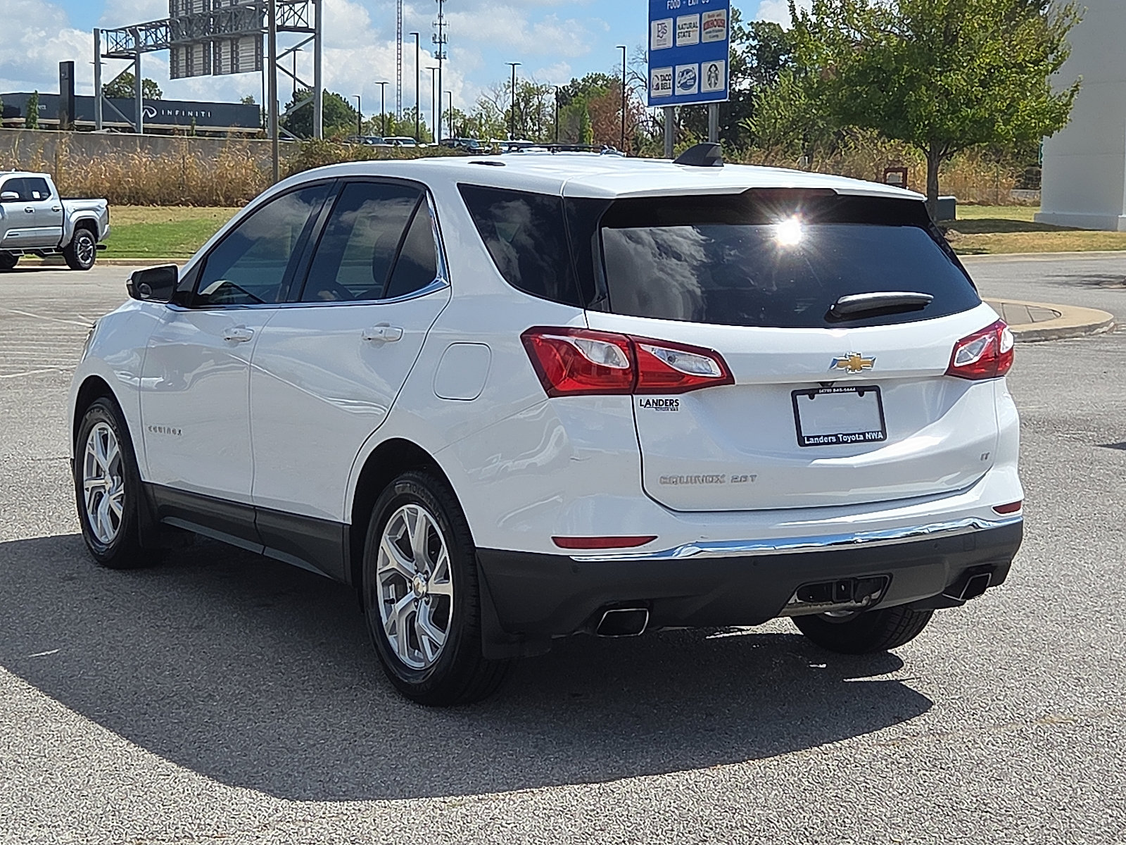 Used 2018 Chevrolet Equinox LT FWD image 4