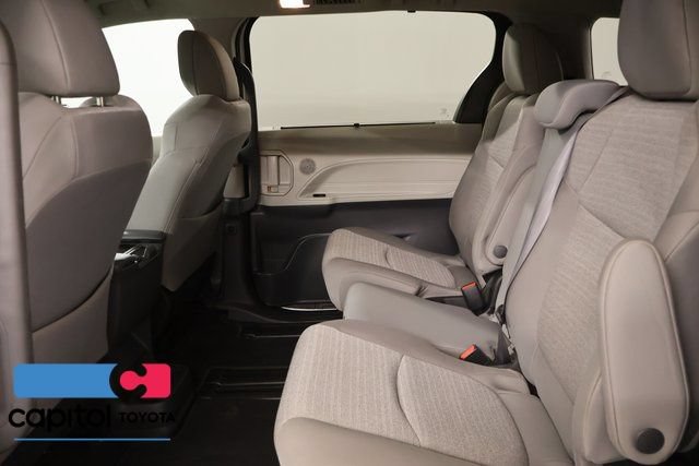 Used 2024 Toyota Sienna XLE FWD image 28