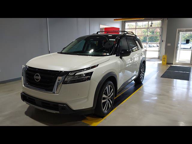 Used 2024 Nissan Pathfinder Platinum AWD/4WD image 18
