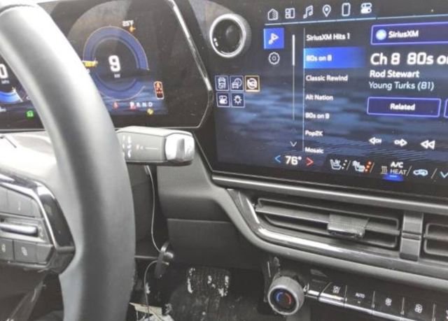 Used 2025 Chevrolet Equinox EV RS w/ Convenience Package II image 5