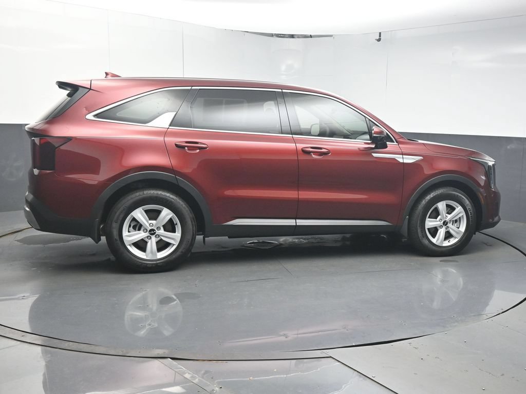 Used 2025 Kia Sorento LX FWD image 8