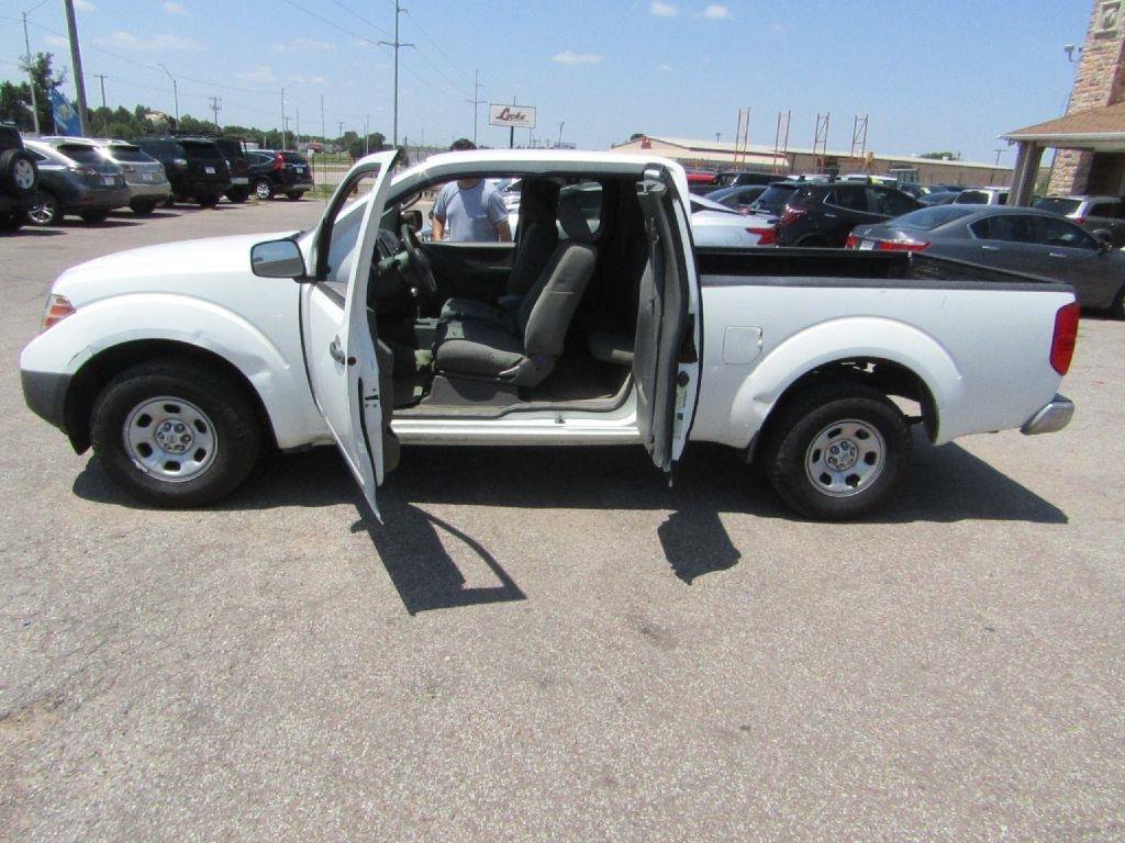Used 2015 Nissan Frontier S RWD image 18