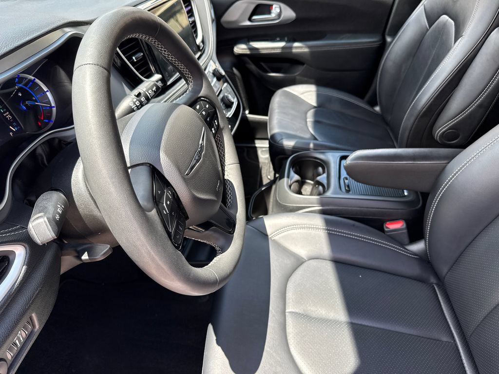 Used 2024 Chrysler Pacifica Limited FWD image 20