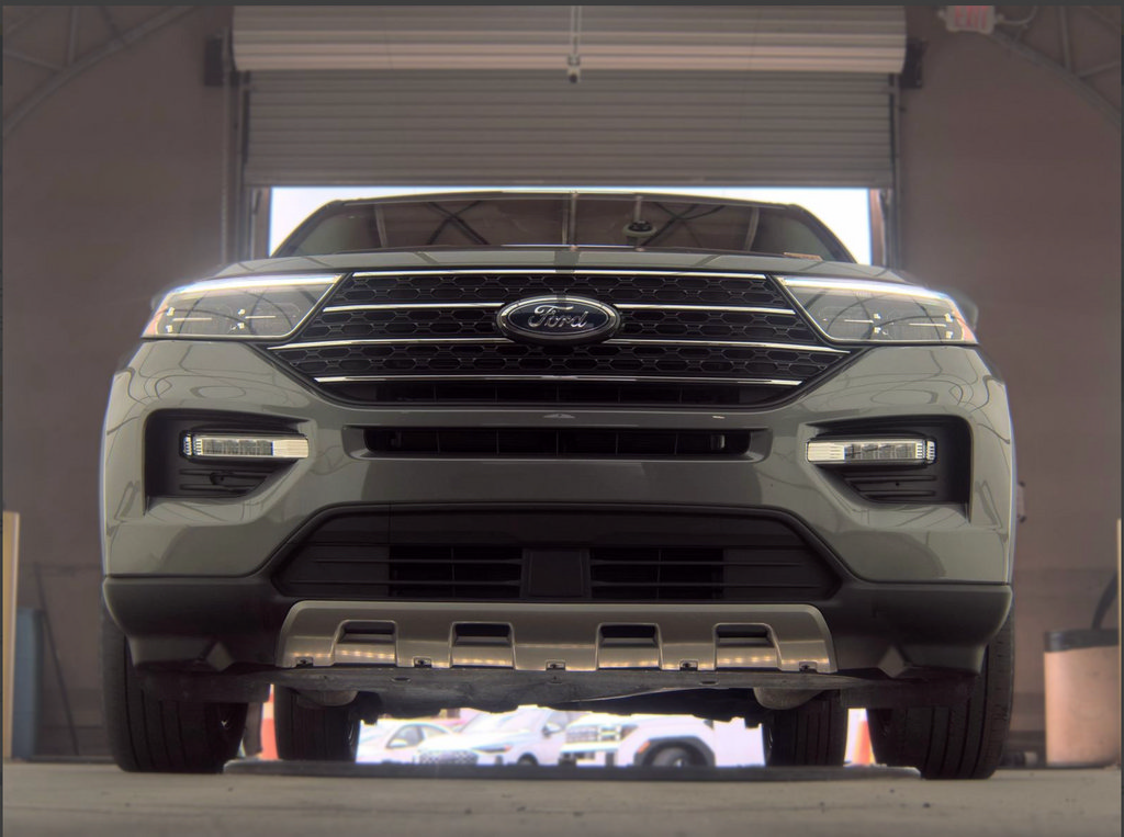 Used 2023 Ford Explorer XLT w/ Equipment Group 202A AWD/4WD image 13
