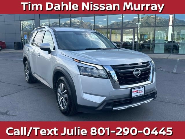Used 2025 Nissan Pathfinder SL AWD/4WD image 3