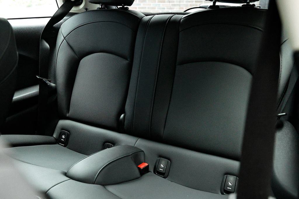 Used 2024 MINI Cooper 2-Door Hardtop FWD image 23