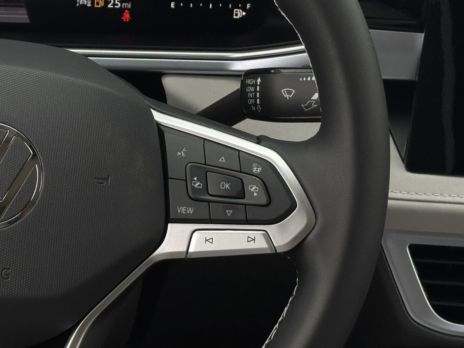 New 2026 Volkswagen Taos SE FWD image 17