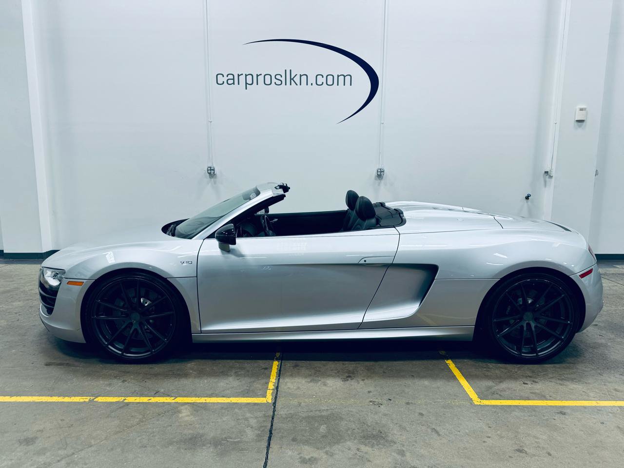 Used 2012 Audi R8 V10 w/ Enhanced Leather Pkg AWD/4WD image 4
