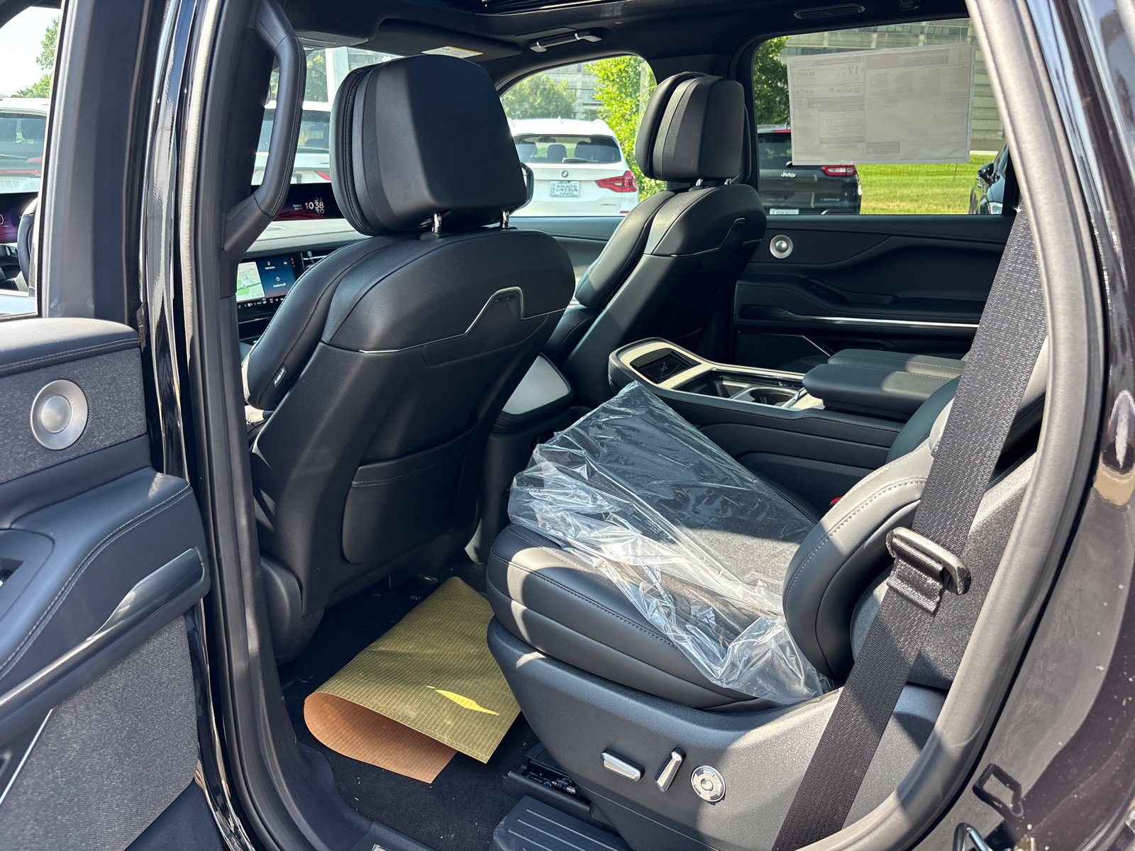 New 2026 Lincoln Navigator Reserve w/ Jet Appearance Package AWD/4WD image 27
