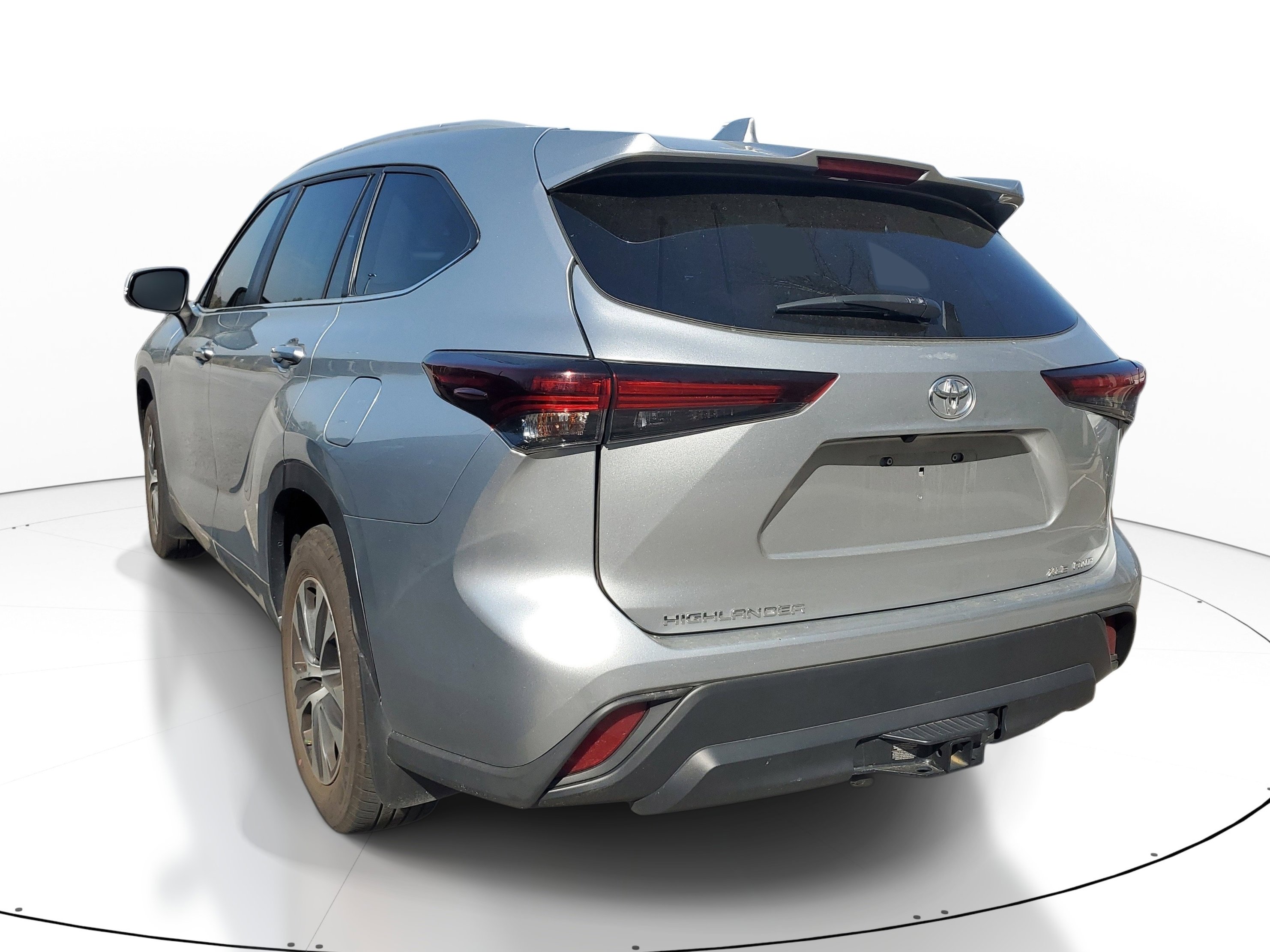 Used 2024 Toyota Highlander XLE image 7