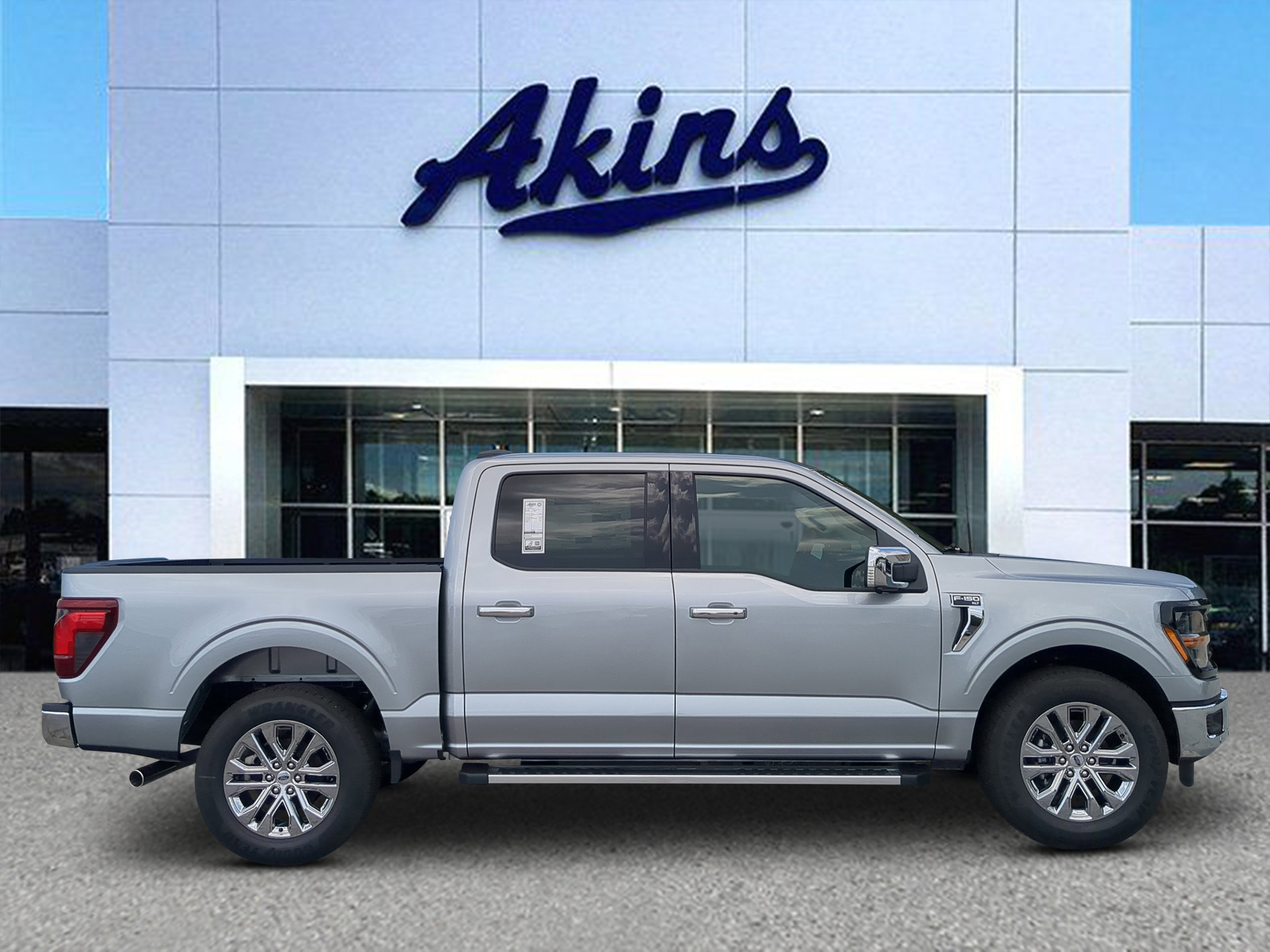 New 2026 Ford F150 XLT w/ Equipment Group 302A MID