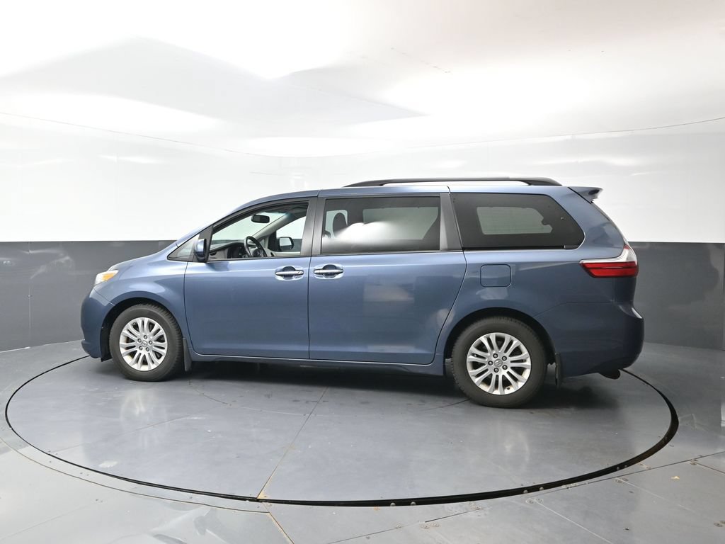 Used 2017 Toyota Sienna XLE w/ XLE Navigation Package FWD image 9