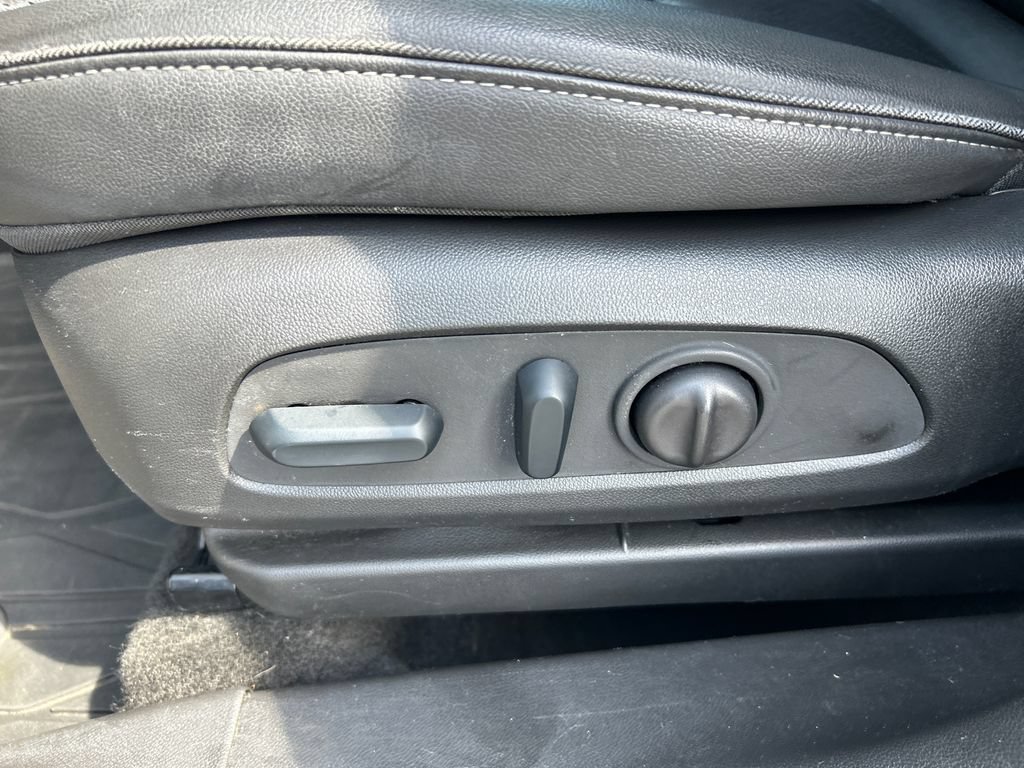 Used 2023 Buick Encore GX Essence w/ Experience Buick Package FWD image 18