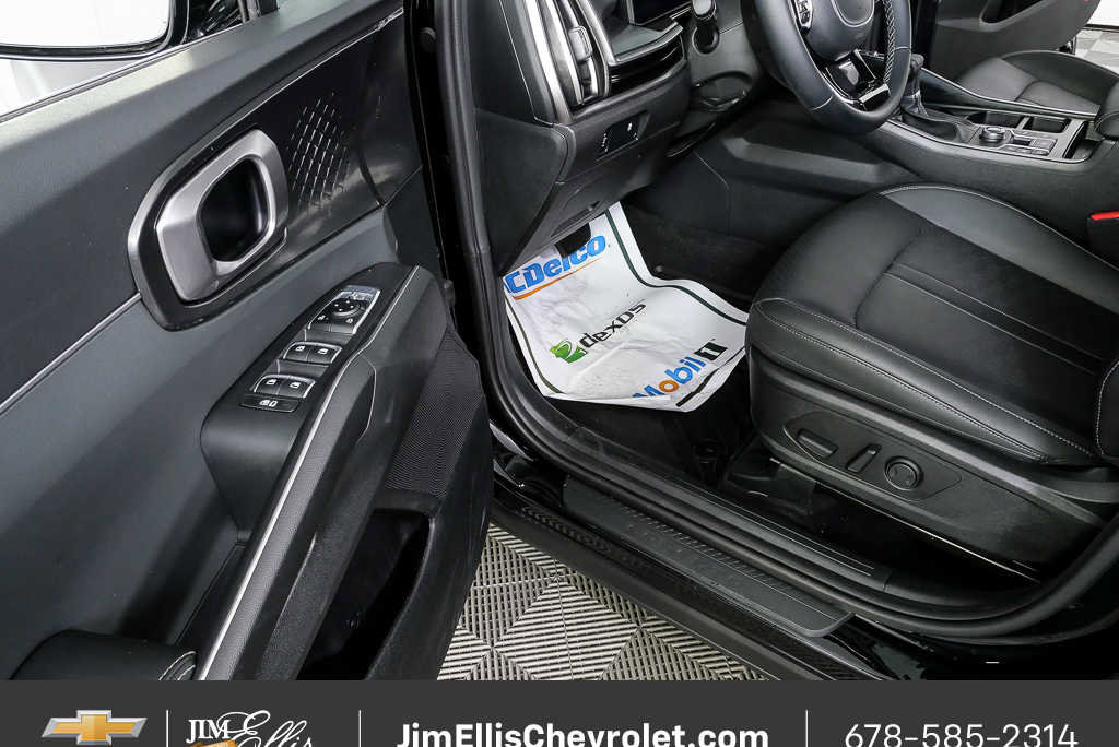 Used 2025 Kia Sorento S image 7