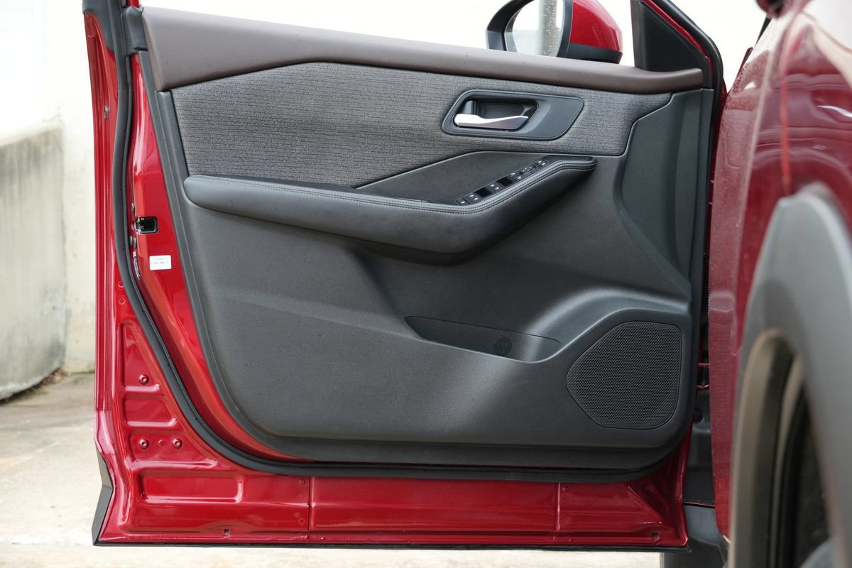 Used 2023 Nissan Rogue SV FWD image 35
