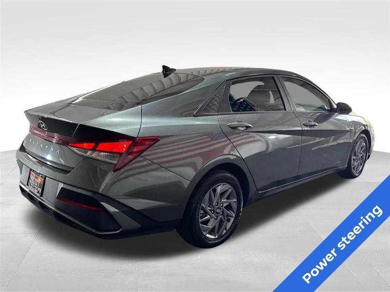 Used 2024 Hyundai Elantra SEL FWD image 5