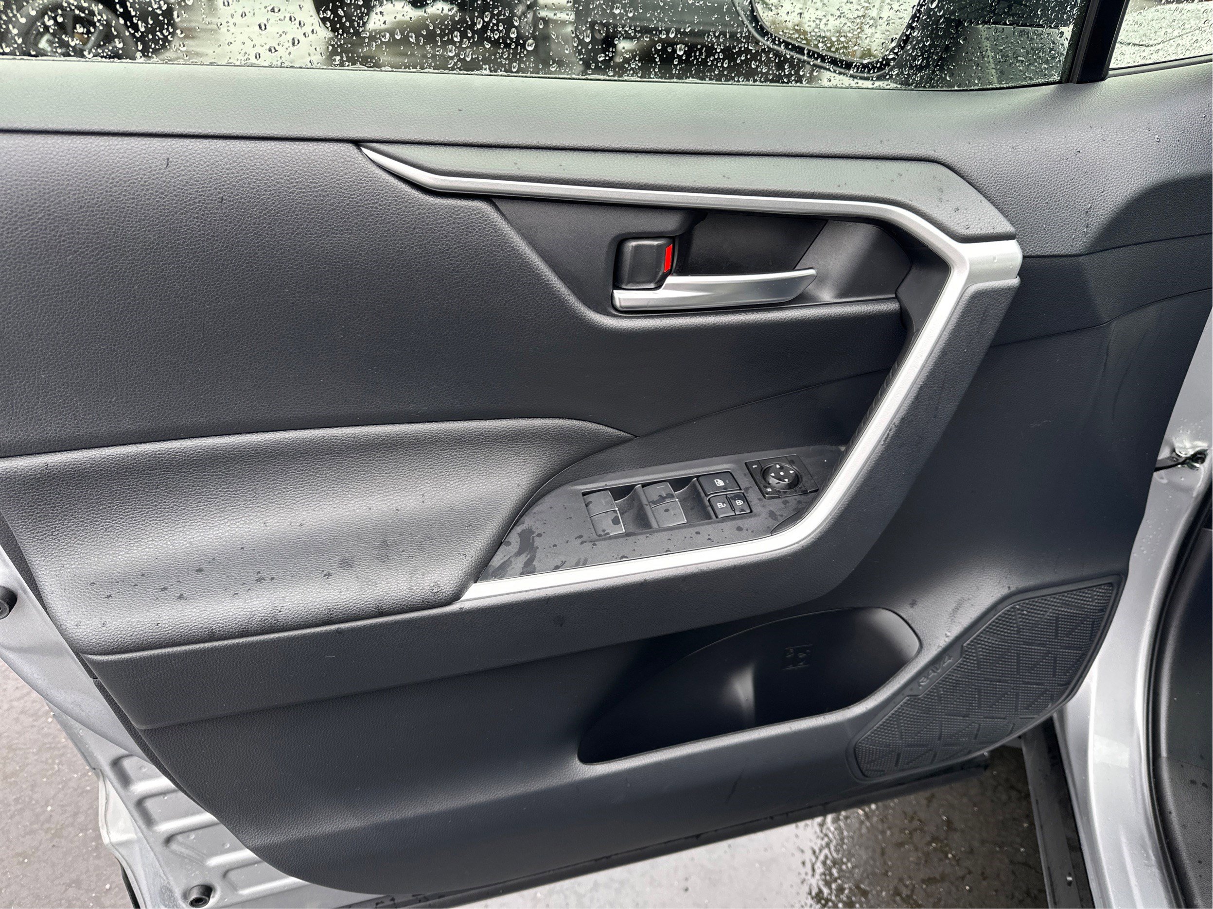 Used 2025 Toyota RAV4 XLE w/ Weather Package image 21