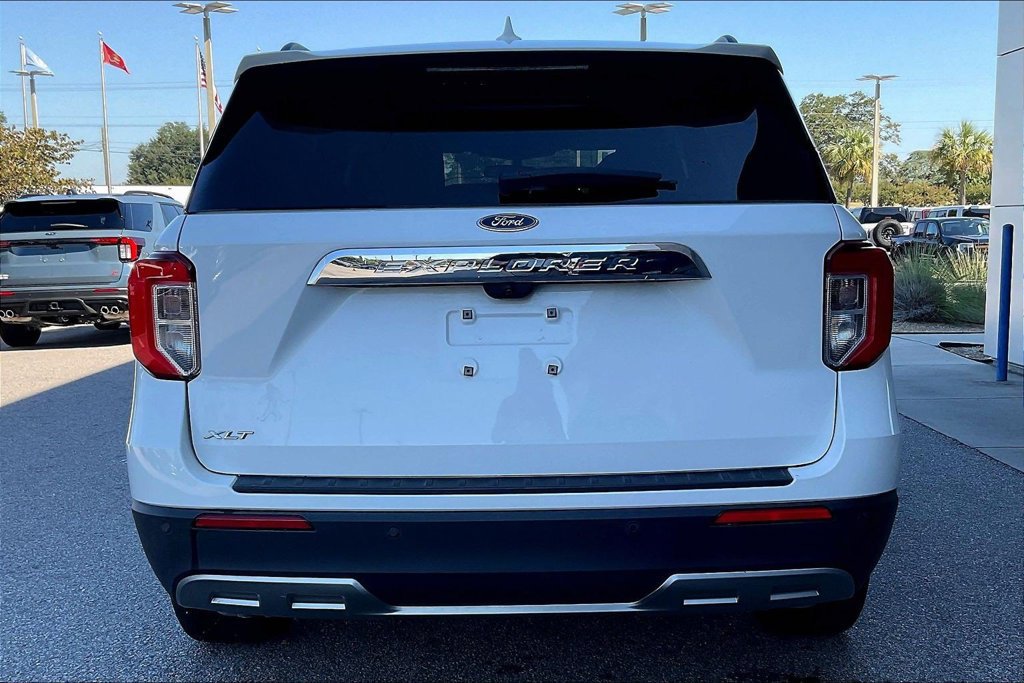 Certified 2023 Ford Explorer XLT RWD image 5