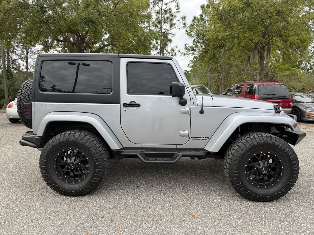 Used 2017 Jeep Wrangler Sahara image 9