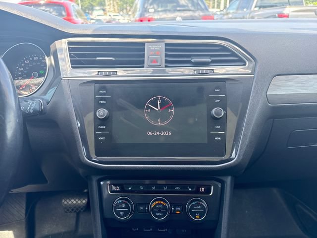 Used 2018 Volkswagen Tiguan SEL AWD/4WD image 22