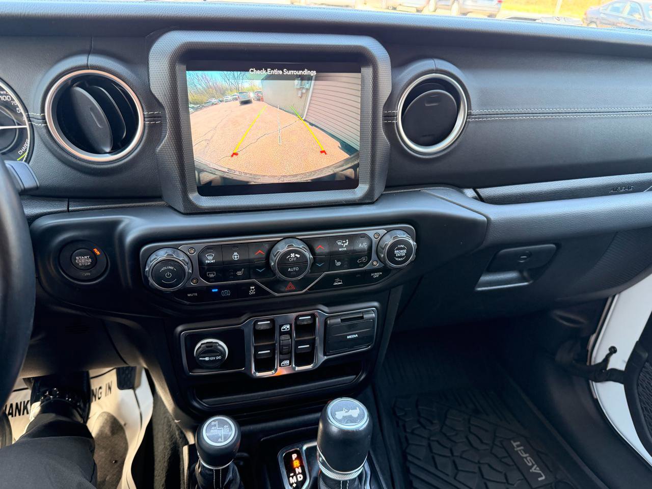 Used 2023 Jeep Wrangler Sahara w/ Cold Weather Group AWD/4WD image 36