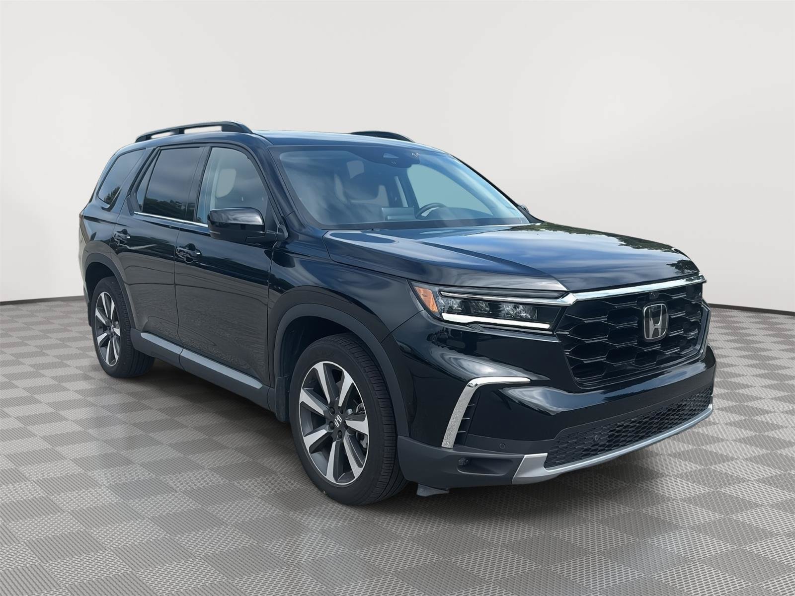 Used 2025 Honda Pilot Elite image 4