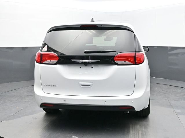 New 2025 Chrysler Voyager LX FWD image 5