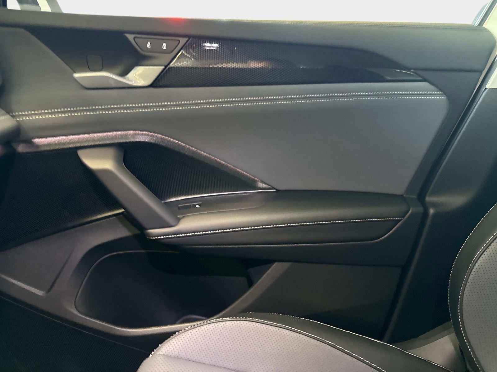 New 2026 Volkswagen Tiguan SE image 24