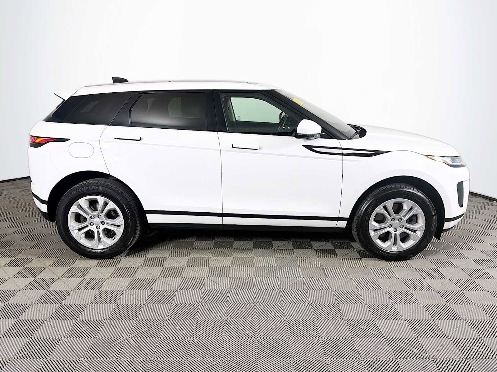 Used 2020 Land Rover Range Rover Evoque S image 4