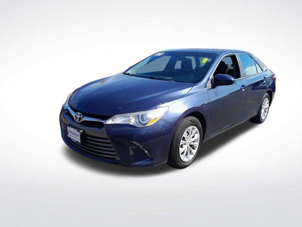 Used 2016 Toyota Camry LE image 3