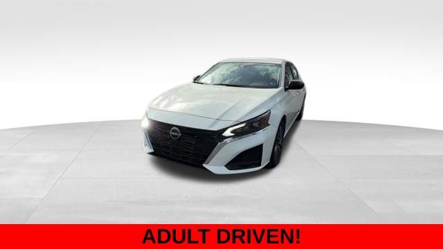 Used 2025 Nissan Altima 2.5 SV image 2