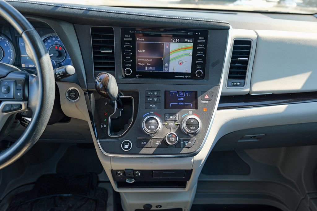 Used 2018 Toyota Sienna XLE w/ XLE Navigation Package FWD image 49