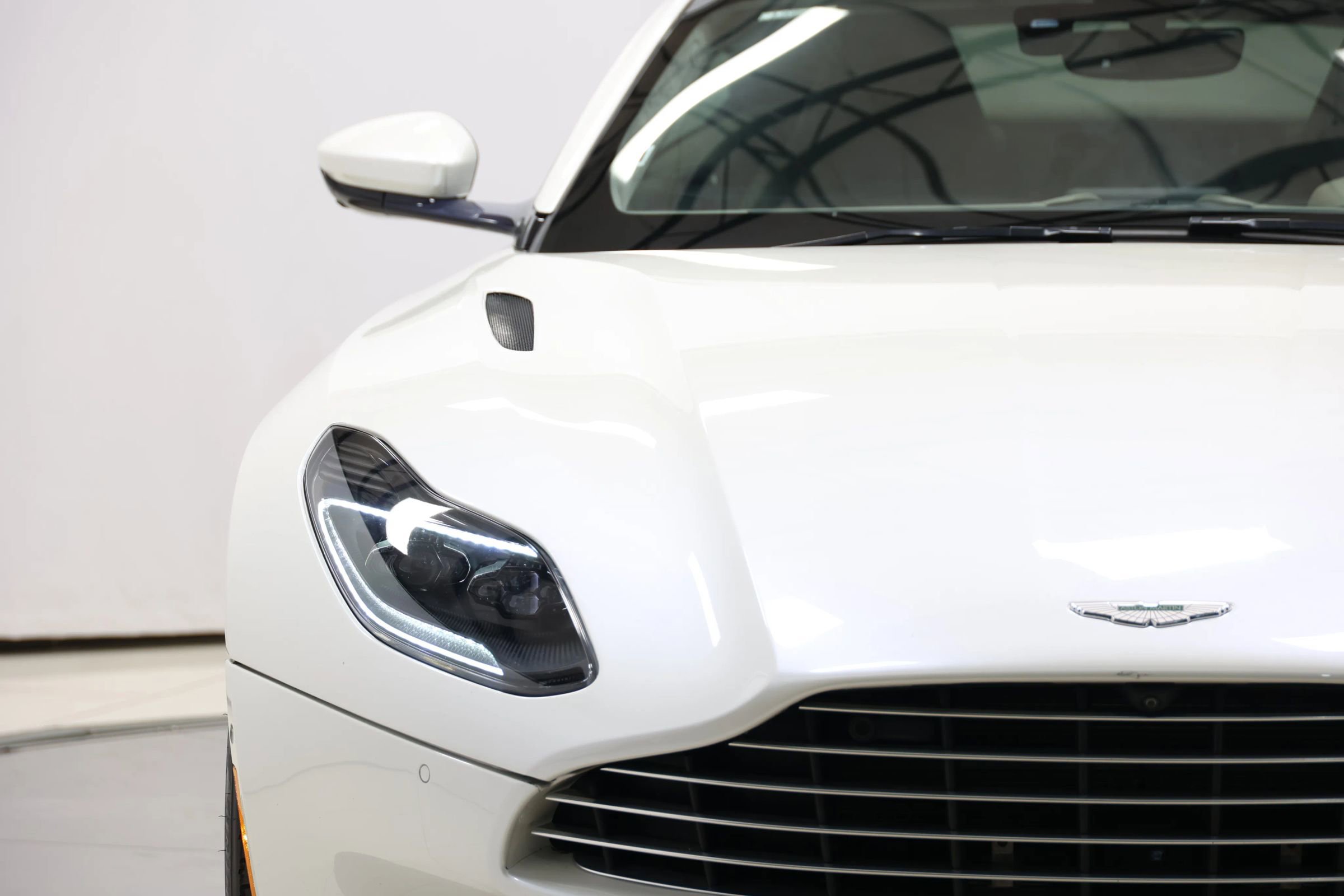 Used 2018 Aston Martin DB11 Coupe image 77