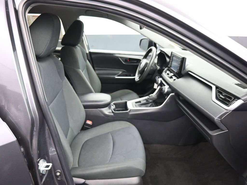 Certified 2022 Toyota RAV4 LE image 24