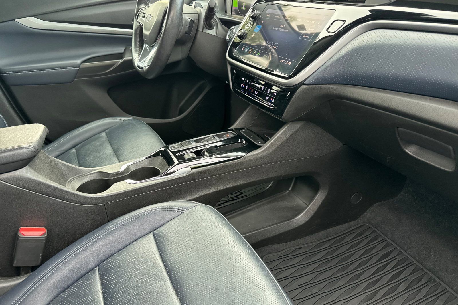 Used 2022 Chevrolet Bolt EUV Premier w/ Super Cruise Package image 16