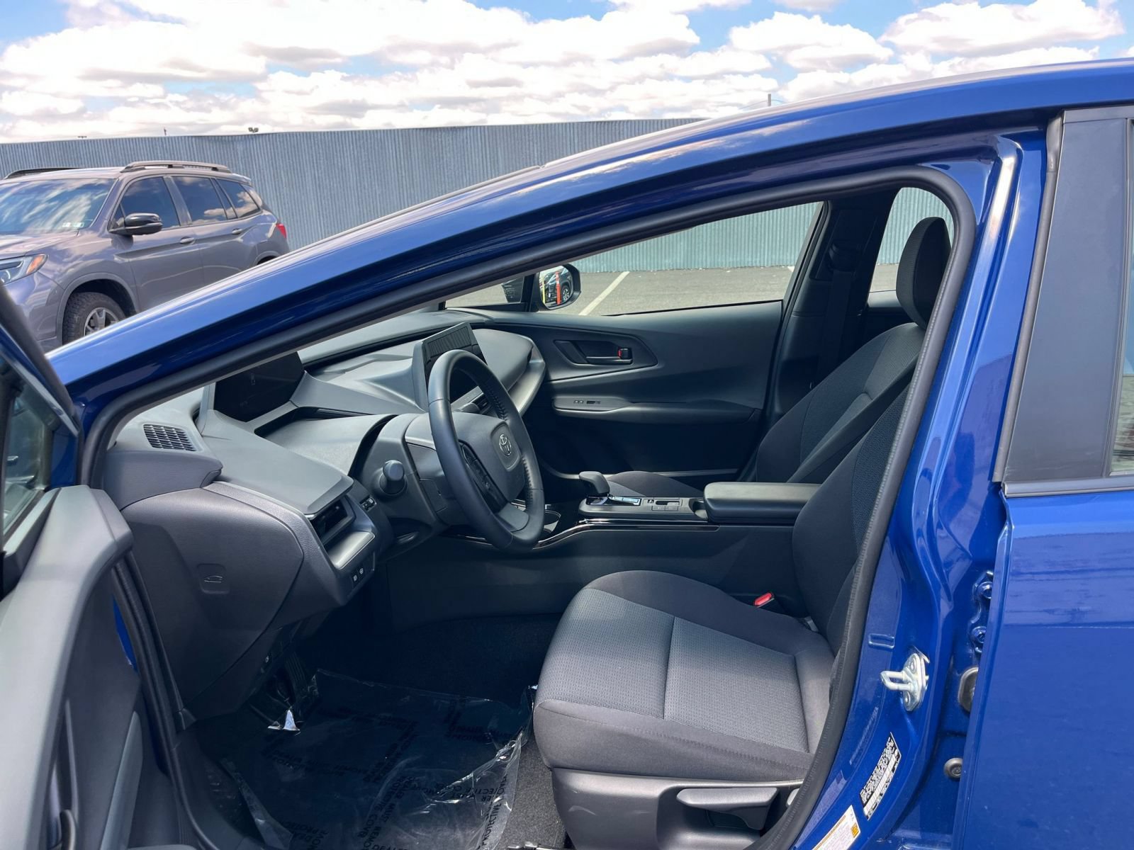 Used 2025 Toyota Prius LE FWD image 26
