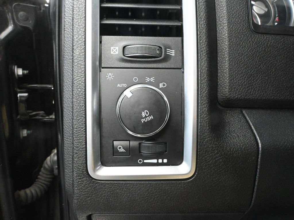 Used 2016 RAM 2500 Limited image 34