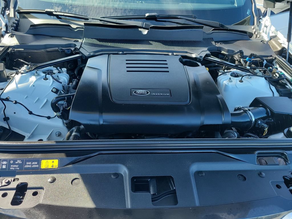Certified 2025 Land Rover Discovery S AWD/4WD image 30
