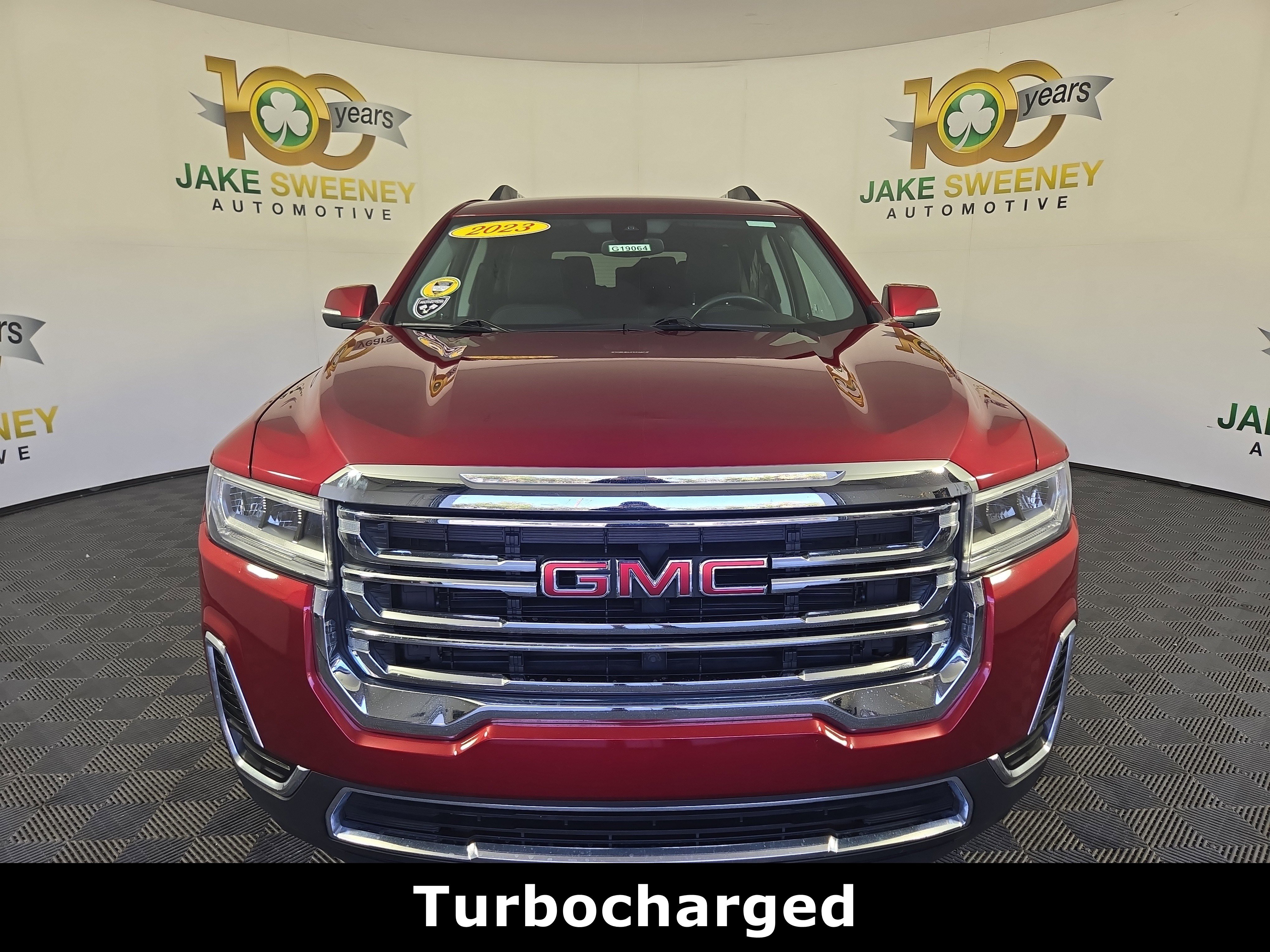 Used 2023 GMC Acadia SLE w/ Driver Convenience Package image 2